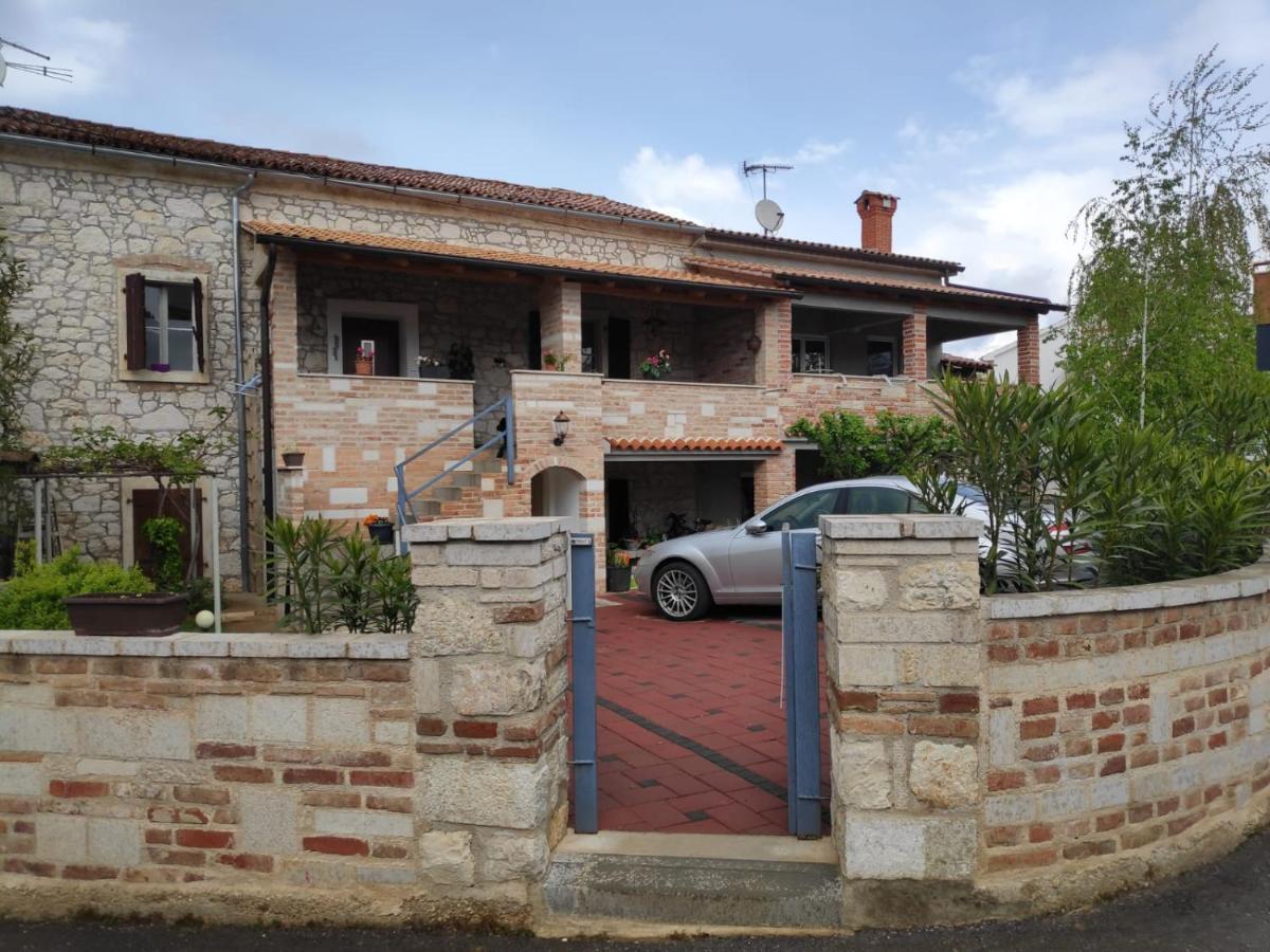 Apartmani Memic 100 M Do Plaze, Apartments Memic Only 100M From Beach Porec Bagian luar foto