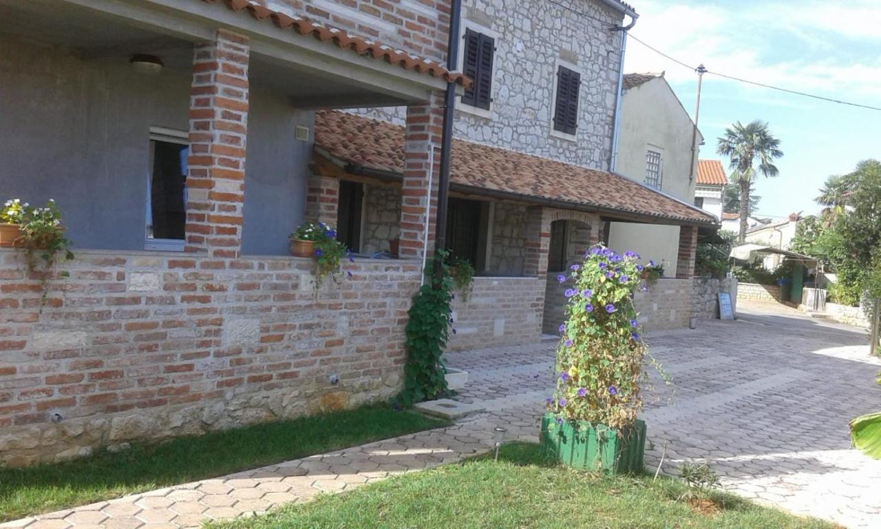 Apartmani Memic 100 M Do Plaze, Apartments Memic Only 100M From Beach Porec Bagian luar foto