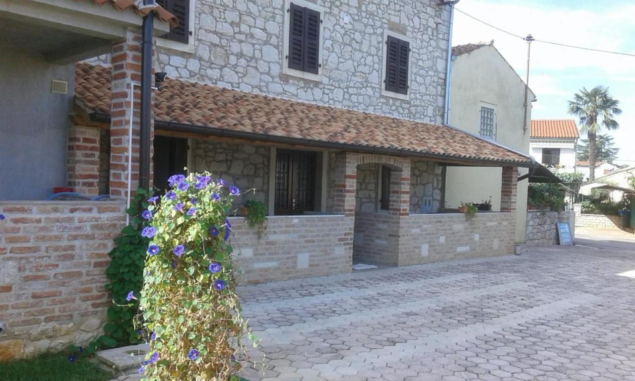 Apartmani Memic 100 M Do Plaze, Apartments Memic Only 100M From Beach Porec Bagian luar foto