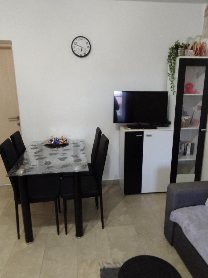 Apartmani Memic 100 M Do Plaze, Apartments Memic Only 100M From Beach Porec Bagian luar foto
