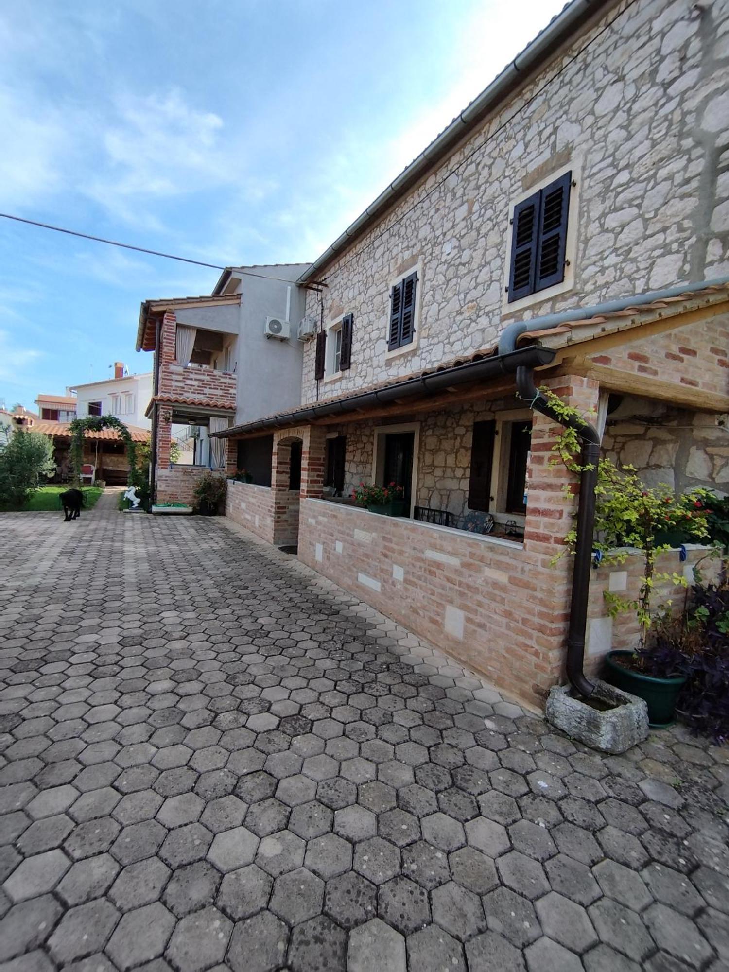 Apartmani Memic 100 M Do Plaze, Apartments Memic Only 100M From Beach Porec Bagian luar foto