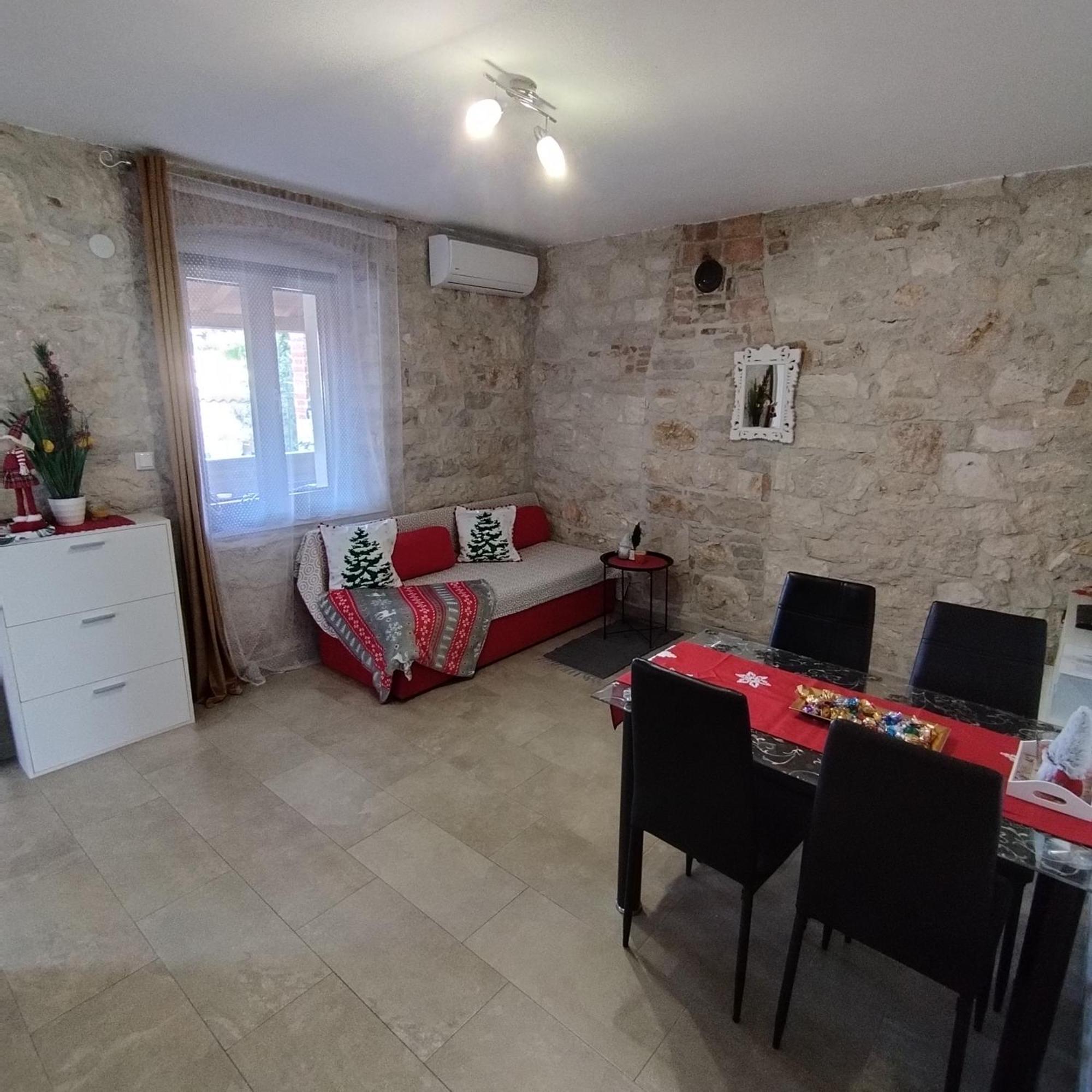 Apartmani Memic 100 M Do Plaze, Apartments Memic Only 100M From Beach Porec Bagian luar foto