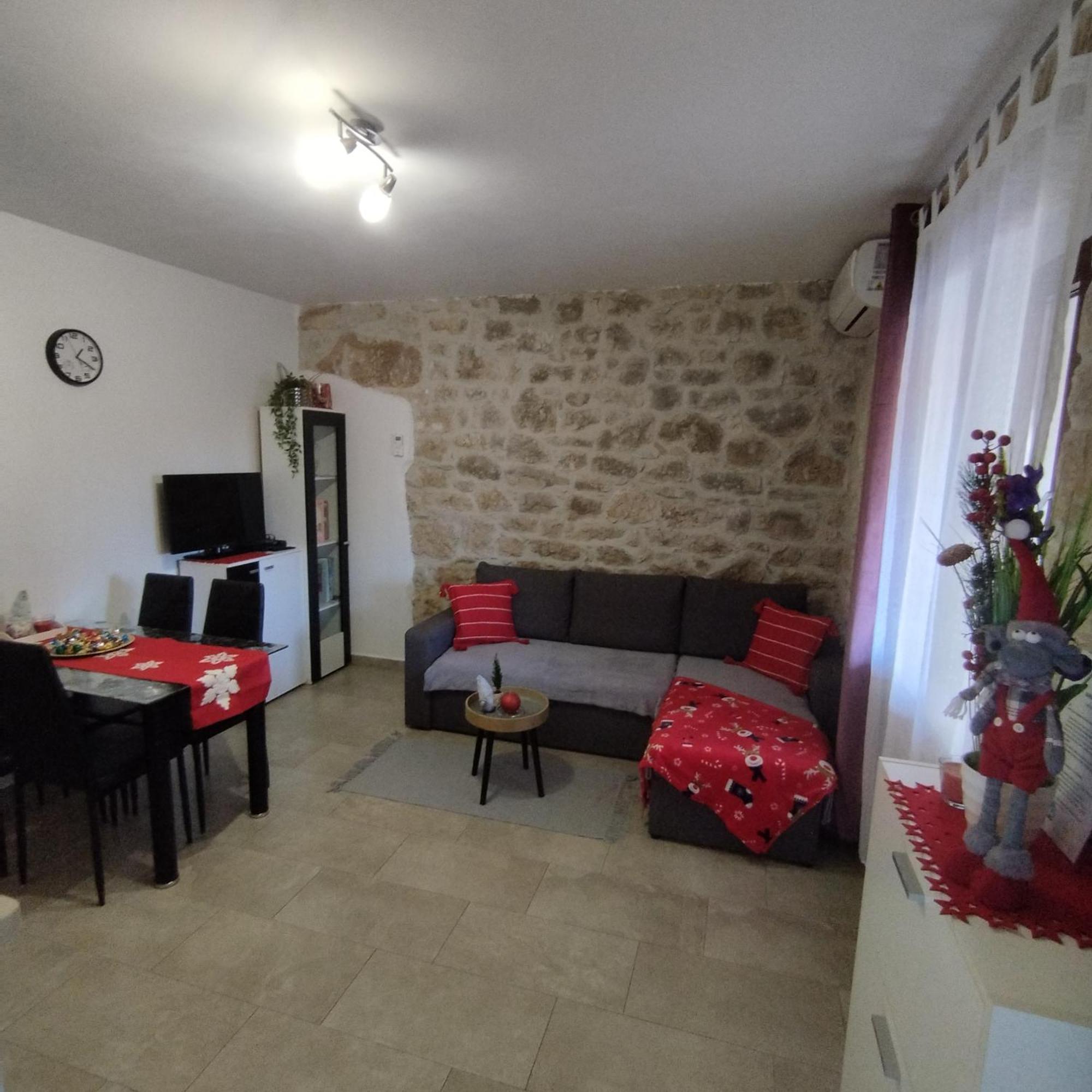 Apartmani Memic 100 M Do Plaze, Apartments Memic Only 100M From Beach Porec Bagian luar foto