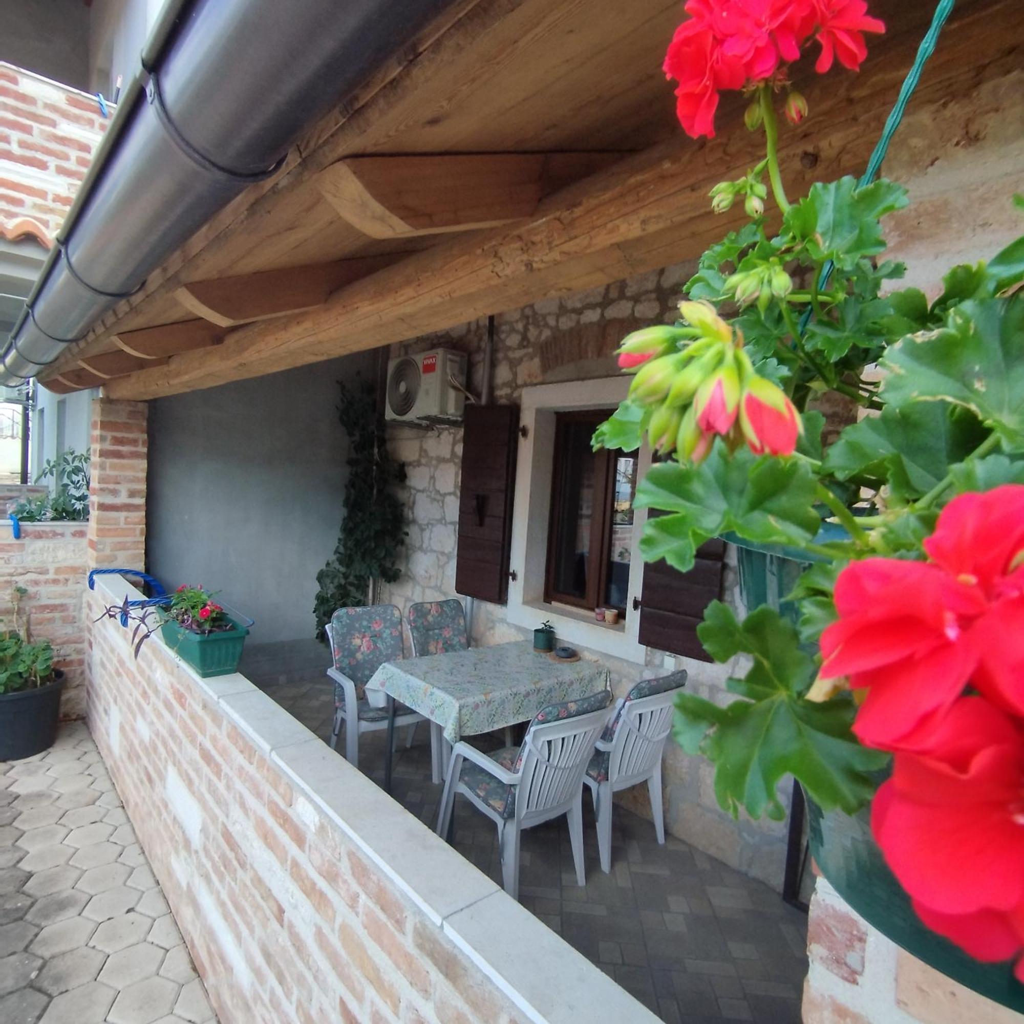 Apartmani Memic 100 M Do Plaze, Apartments Memic Only 100M From Beach Porec Bagian luar foto